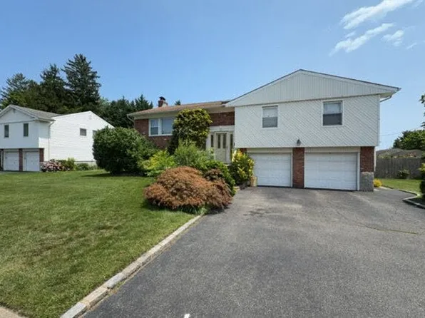 261 Gramercy Dr, Jericho, NY 11753
