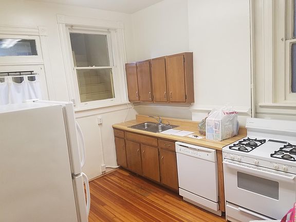 5th image of 12 N Arthur Ashe Blvd APT 1
