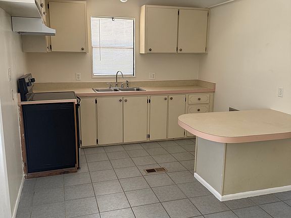 2nd image of 7238 Ash St