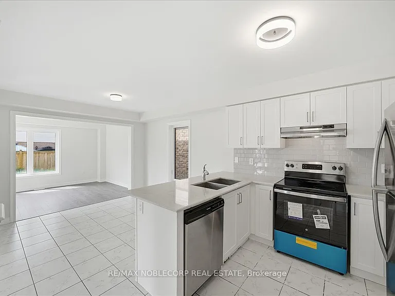 226 Bruce Cameron Dr — Photo 17