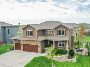 1103 Foxshire Cir, Raymore, MO 64083