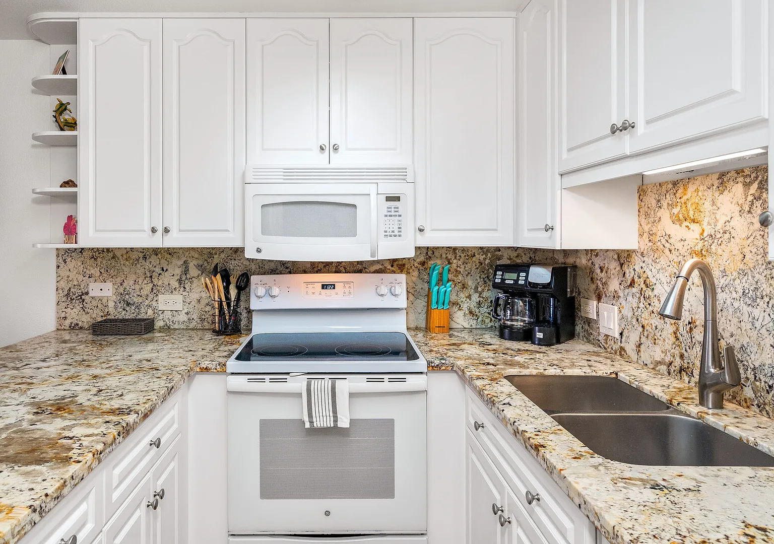 Kamaole Sands 7-405: Stunning Renovation, Large Lanai, Ocean View, — Photo 2