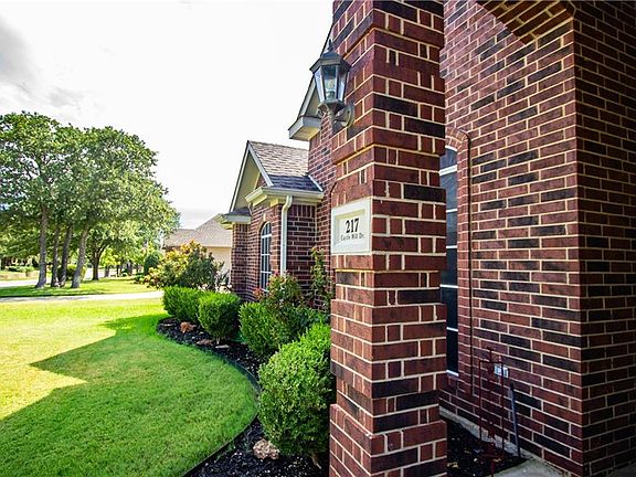 3rd image of 217 Castle Hill Dr