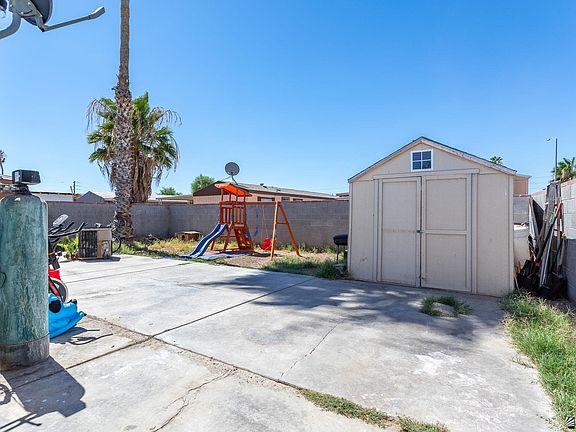 3rd image of 8816 S Avenida Del Prado