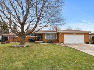 1670 Campbell Ave, Windsor, ON N9B 2K6