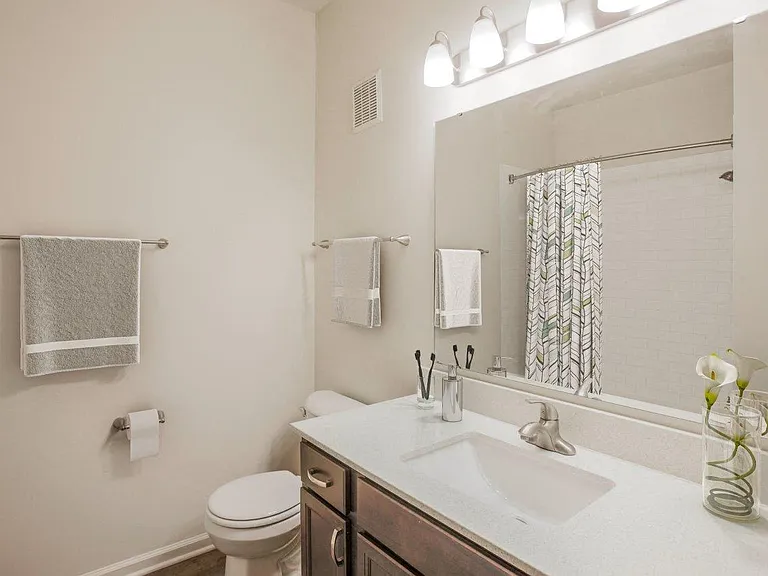 The Lakes of Beavercreek Apartment Homes — Photo 13