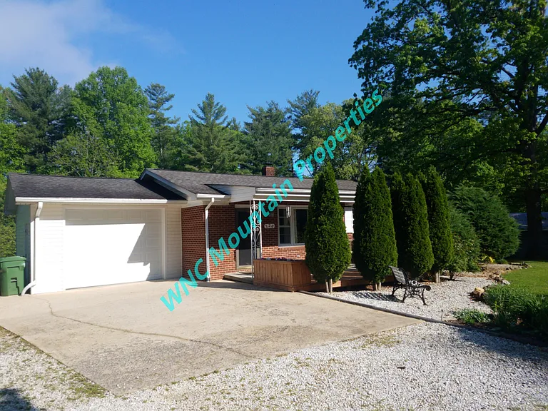 125 Saint John Rd — Photo 1