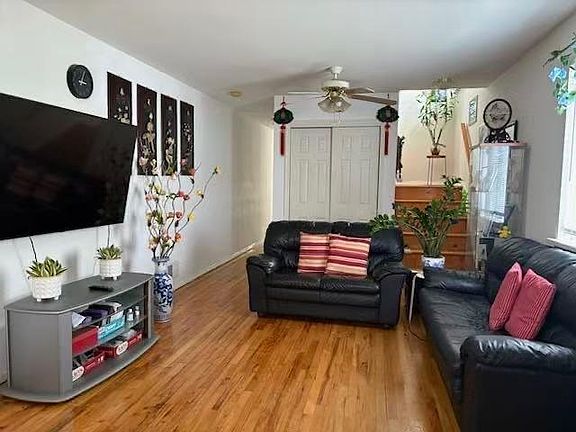 2nd image of 30 Winegar Ln
