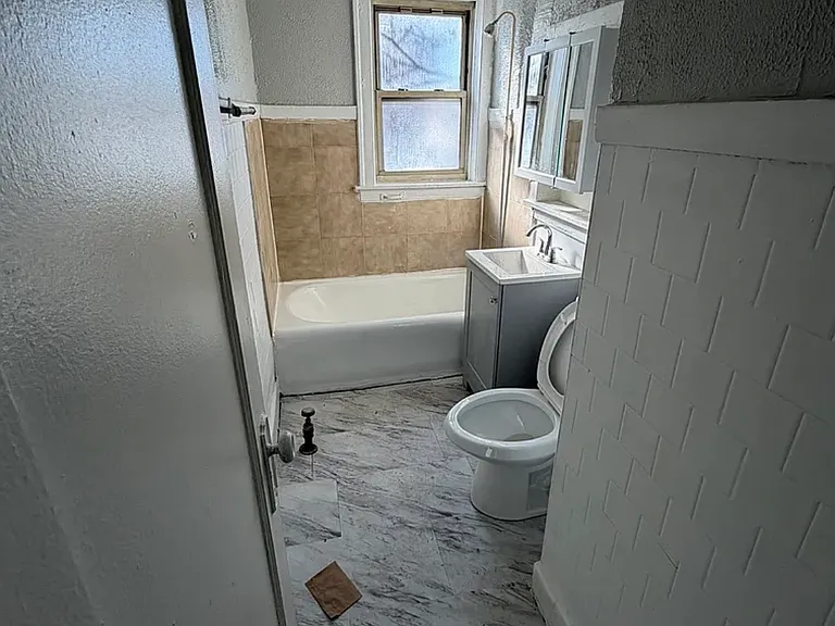 1250 W 83rd St #3 — Photo 4