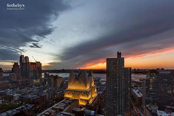 Sold by Sotheby's International Realty | media 10