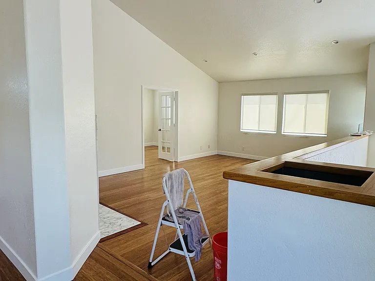 1358 Bennett Ave — Photo 8