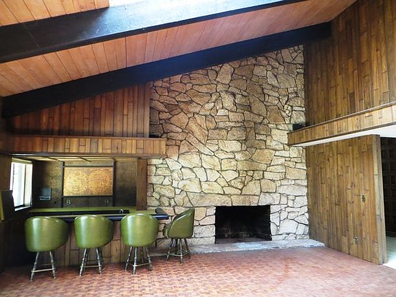 3rd image of 594 Riverwood Ln
