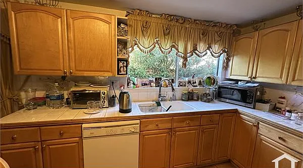 6217 Newcastle Ave — Photo 6