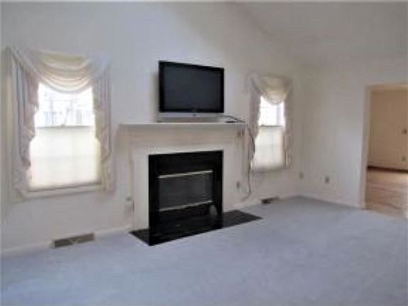 3rd image of 1 Moran Ct