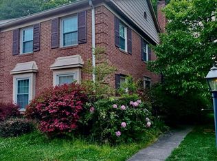 8002 Bethelen Woods Ln, Springfield, VA 22153
