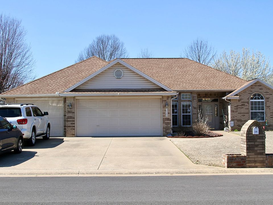1st image of 320 Bluff Dr