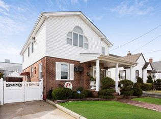 1071 Esther St, Franklin Square, NY 11010