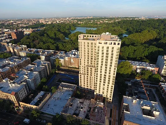 Rented by Lisa Management | media 38