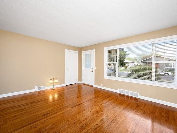 2nd image of 1308 E Kiernan Ave