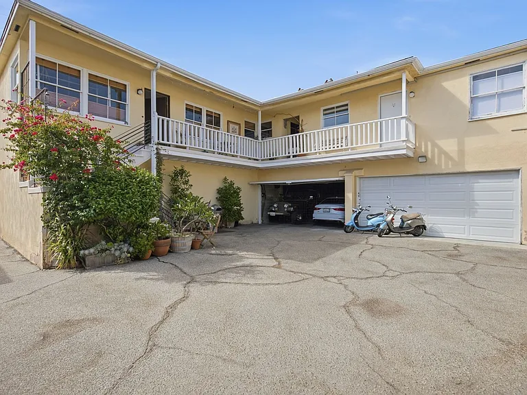 435 San Vicente Blvd — Photo 34