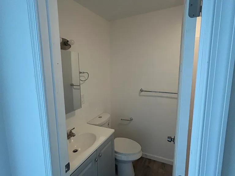 202 Carlisle St — Photo 8