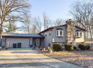 7023 Forestview Dr, Fort Wayne, IN 46815