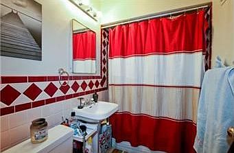 4th image of 406 E 66th St