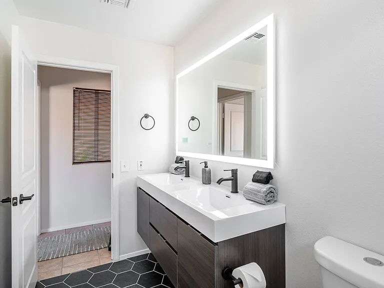 Buckskin Cir — Photo 12