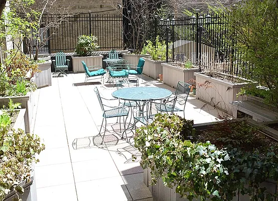 Sold by Warburg | media 9