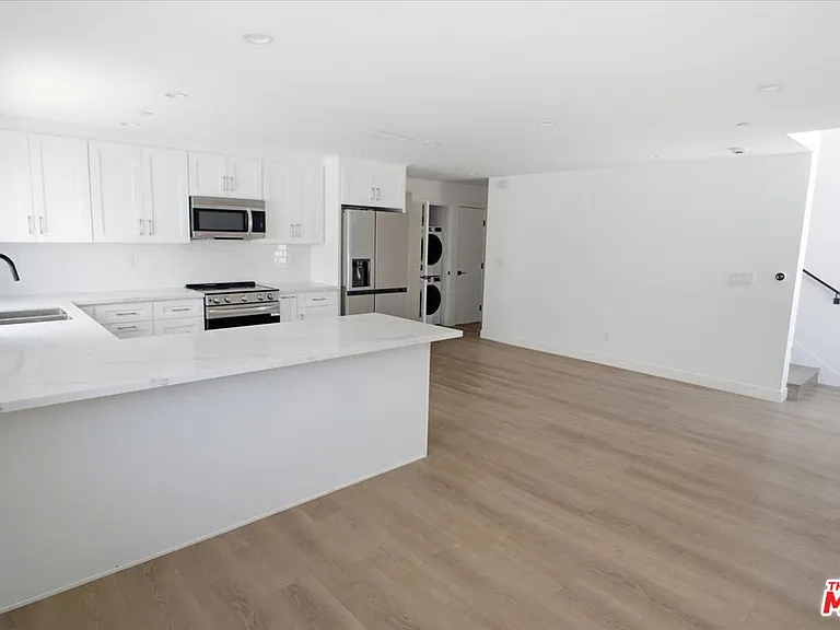 14167 Calvert St — Photo 9