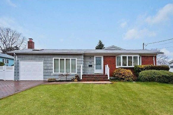 1st image of 203 Radcliffe Ave