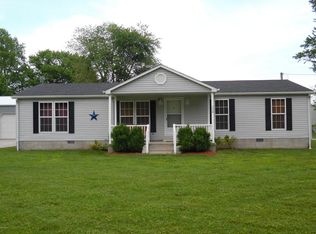 208 N Elm St, Ina, IL 62846