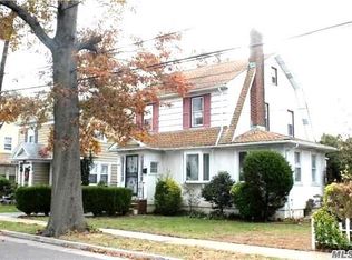 92 Crowell St, Hempstead, NY 11550