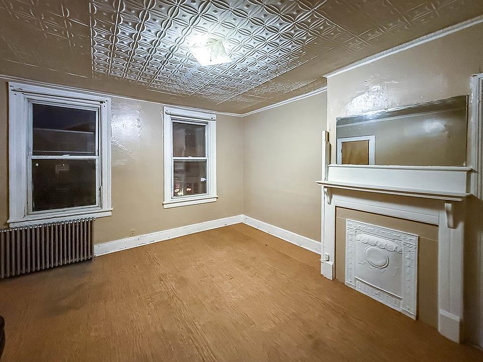 1st image of 164 Griffith St Floor 2