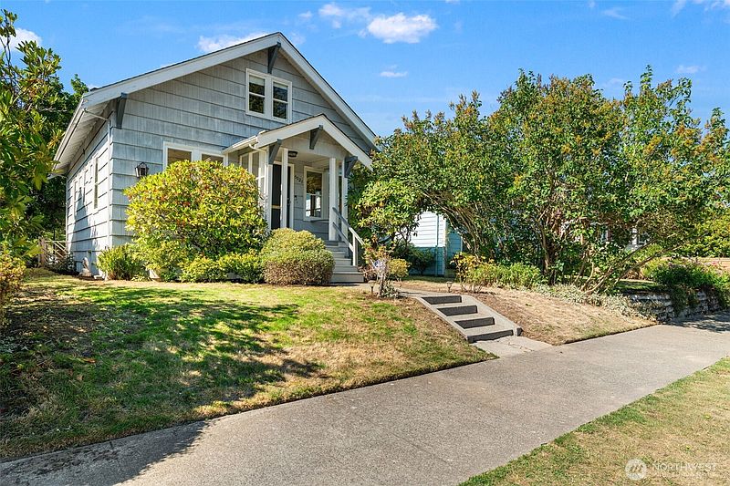 3rd image of 5021 36th Avenue SW