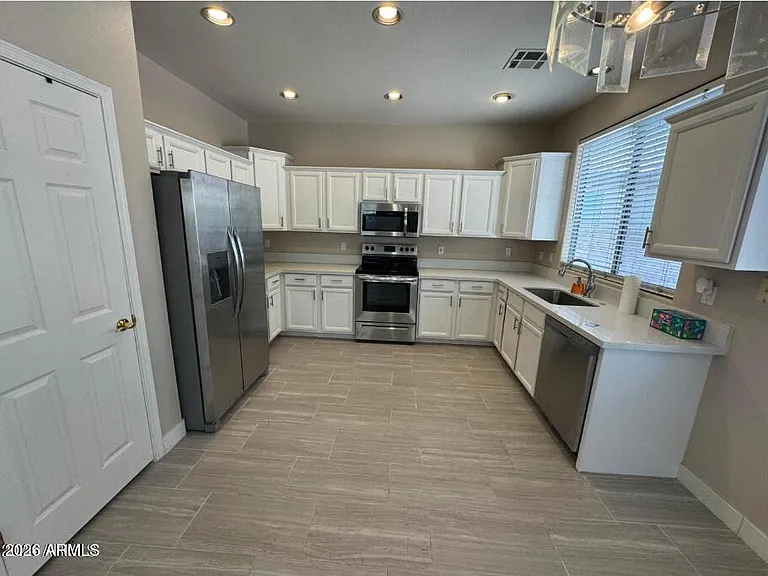 1470 W Armstrong Way — Photo 5