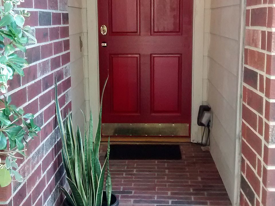 1st image of 31530 Crestwood Park