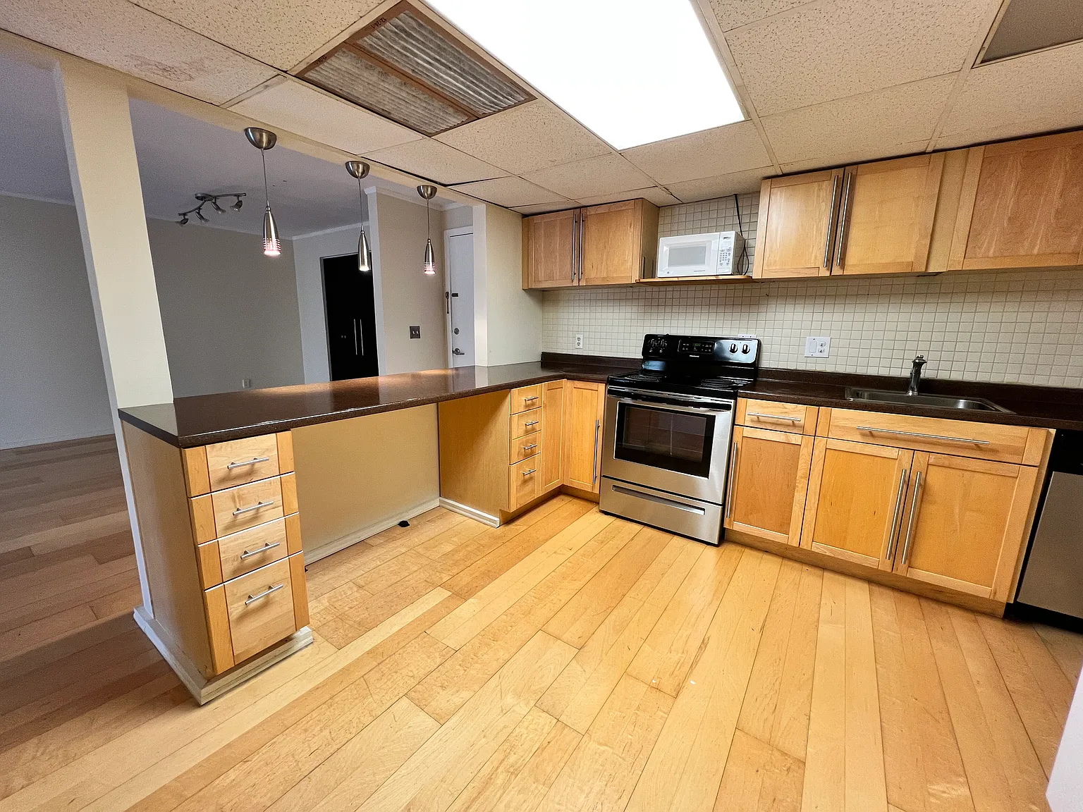 2 bed, 1.5 bath, 1032 sqft, $2,600 — Photo 2