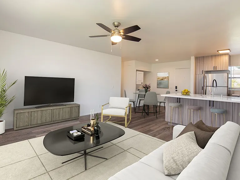Gorgeous huge units in premier location! ASK ABOUT OUR MOVE-IN SPECIALS!! — Photo 5