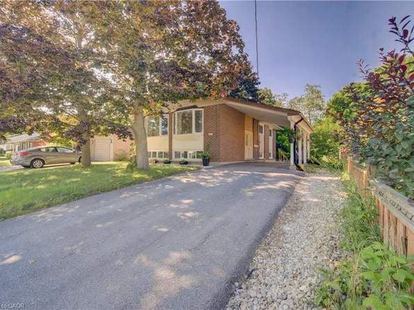 259 Village Rd, Kitchener, ON N2M 4L3