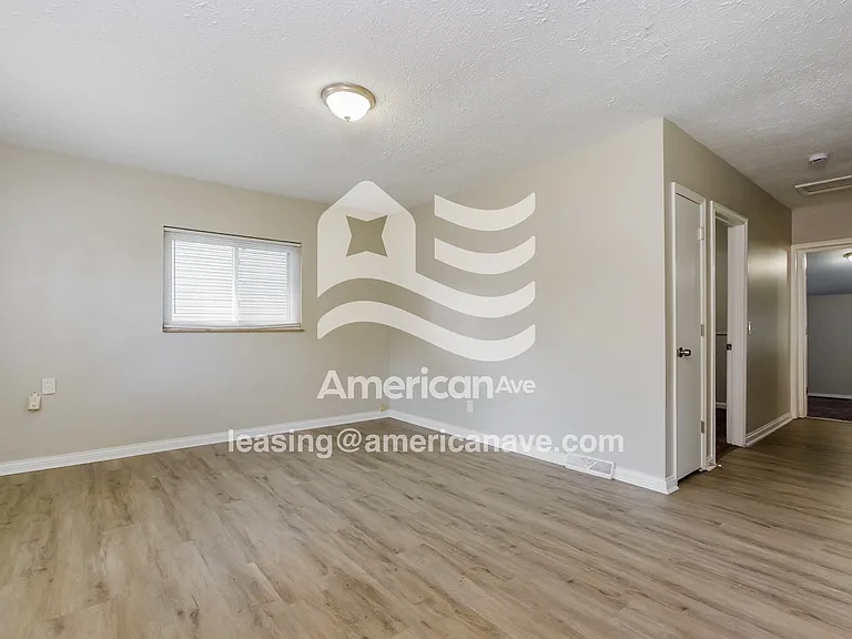 185730_003_wm_-_living_room_13100116.jpg
