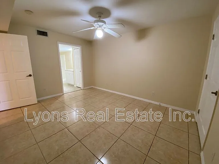 3806 SW 7th Pl #102 — Photo 14