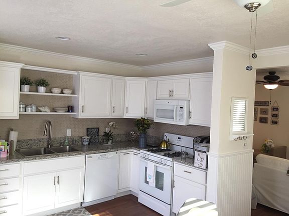 Remodeled Kitchen, Granite counters, Gas Cooking, Microwave, Lots of storage with lazy Susan.