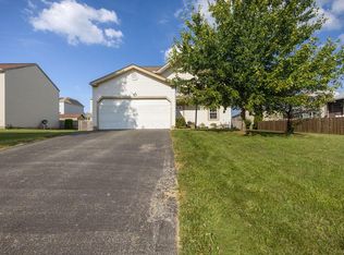 1049 Legacy Ln SW, Pataskala, OH 43062