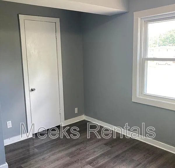 408 1st St #11 — Photo 6