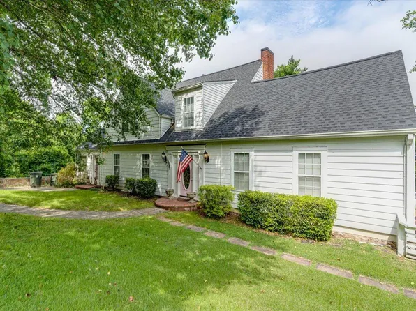 2884 Crest Terrace Dr, Chattanooga, TN 37404