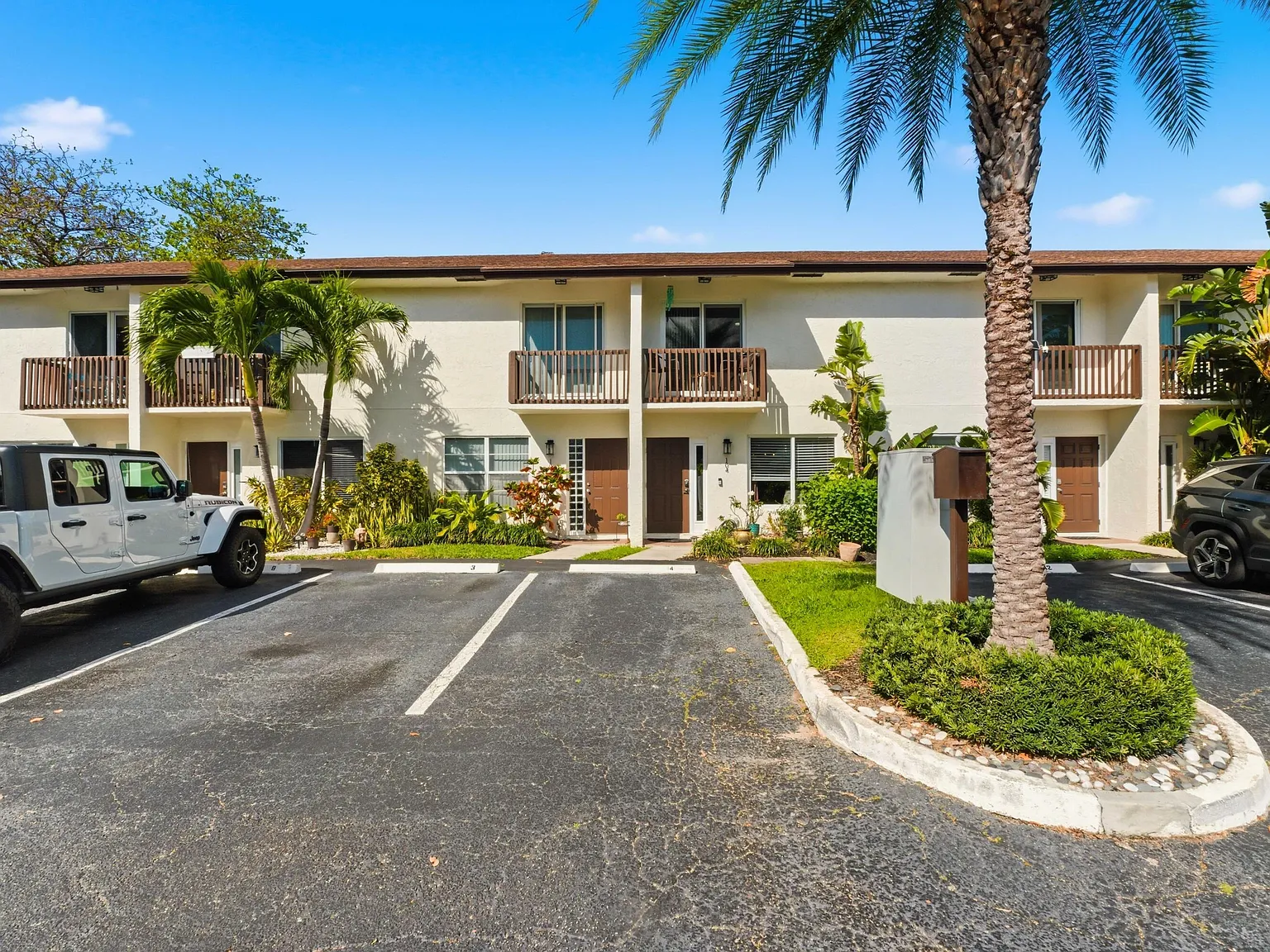 2 bed, 2.5 bath, 1258 sqft, $3,000 — Photo 2