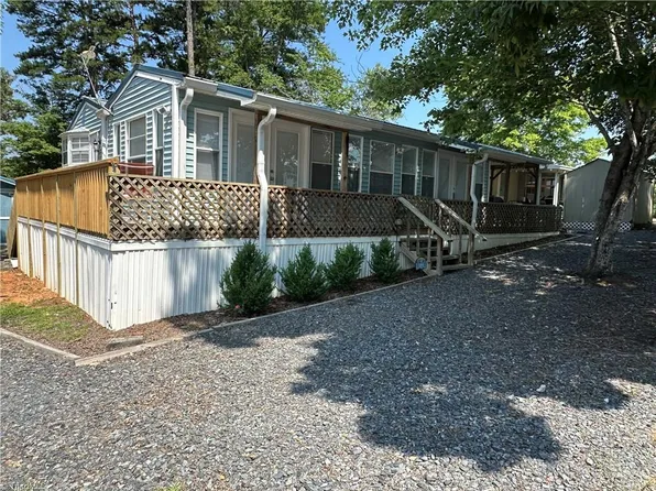 104 Pine St, New London, NC 28127