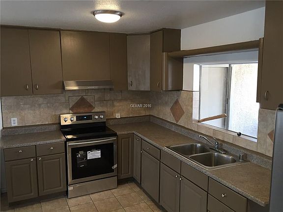 3rd image of 238 Earl St