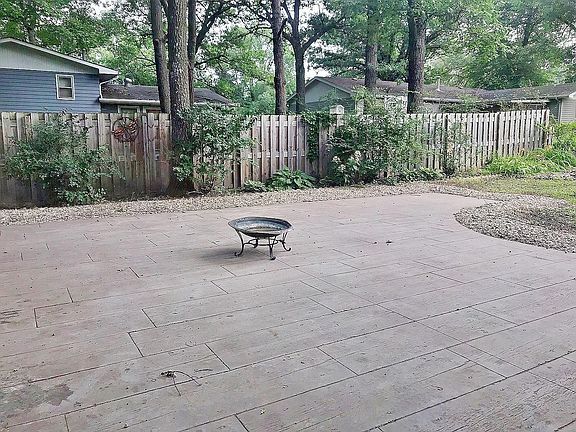 5th image of 15 Westwood Dr